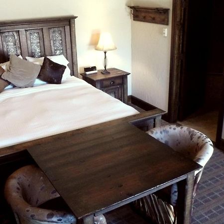 Rustic Creek Ranch Resort At North Jellystone Park Burleson Dış mekan fotoğraf