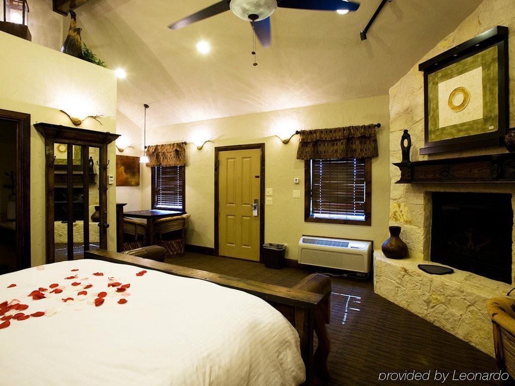 Rustic Creek Ranch Resort At North Jellystone Park Burleson Dış mekan fotoğraf