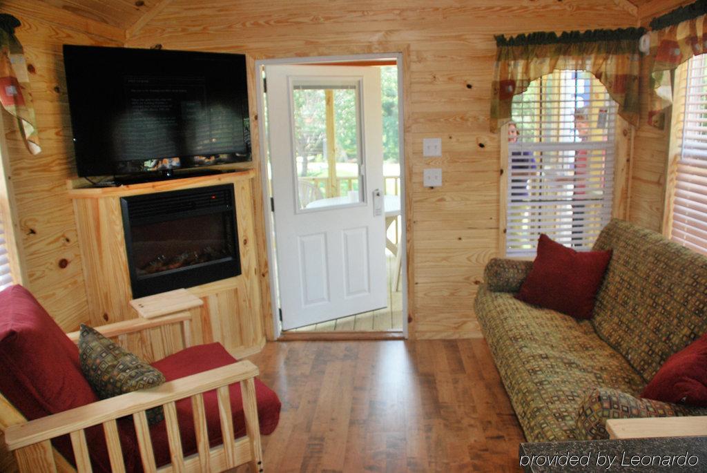Rustic Creek Ranch Resort At North Jellystone Park Burleson Dış mekan fotoğraf