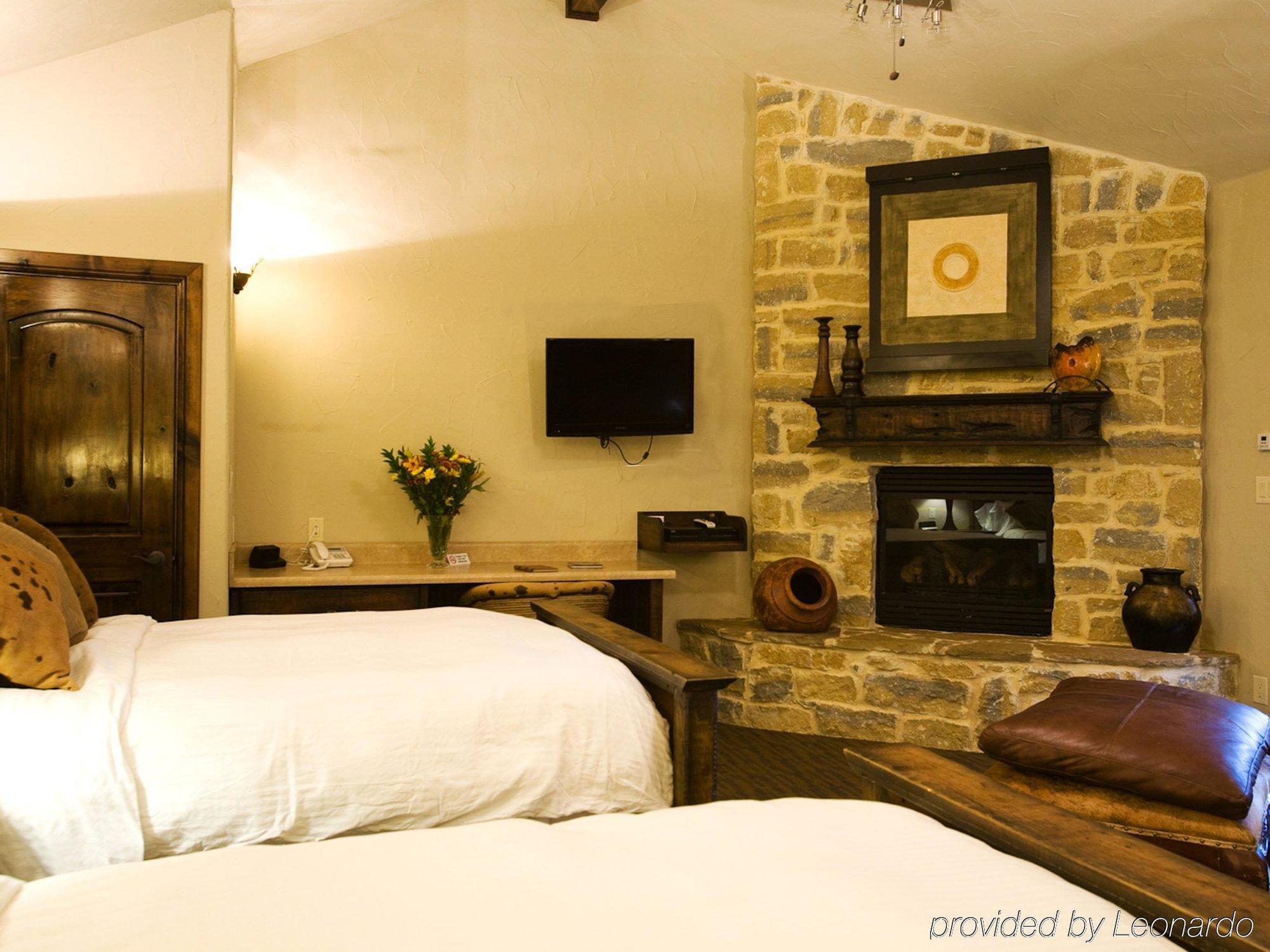 Rustic Creek Ranch Resort At North Jellystone Park Burleson Dış mekan fotoğraf
