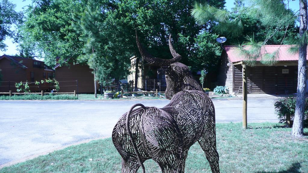 Rustic Creek Ranch Resort At North Jellystone Park Burleson Dış mekan fotoğraf