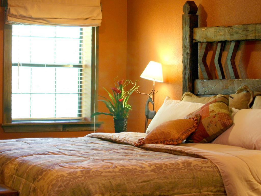 Rustic Creek Ranch Resort At North Jellystone Park Burleson Dış mekan fotoğraf