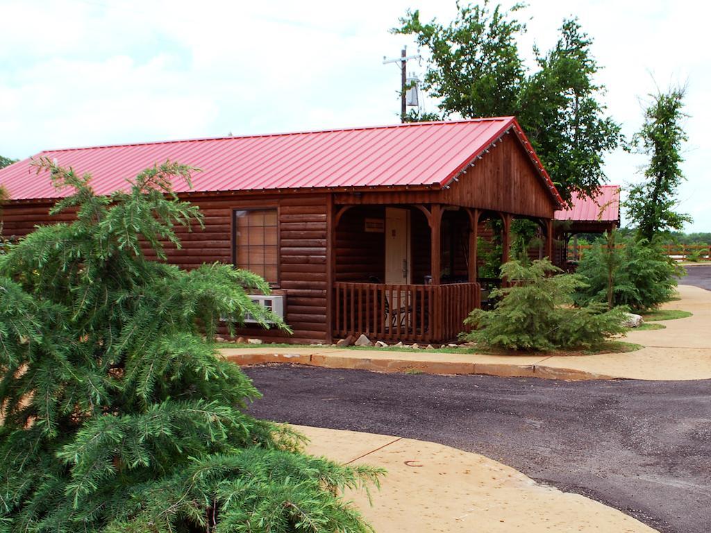 Rustic Creek Ranch Resort At North Jellystone Park Burleson Dış mekan fotoğraf
