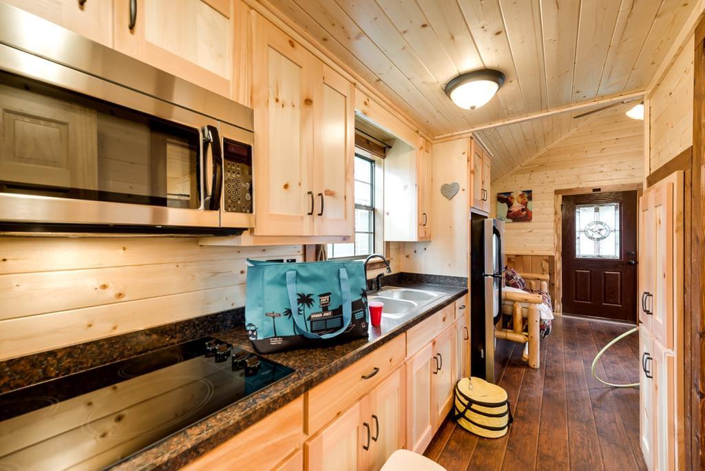Rustic Creek Ranch Resort At North Jellystone Park Burleson Dış mekan fotoğraf