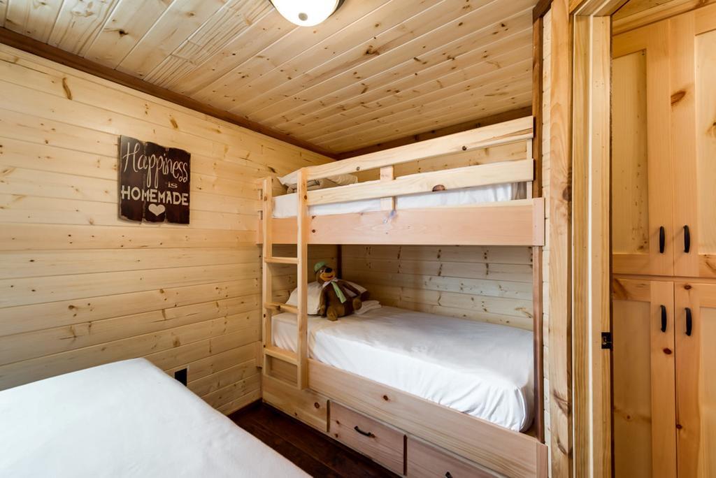 Rustic Creek Ranch Resort At North Jellystone Park Burleson Dış mekan fotoğraf