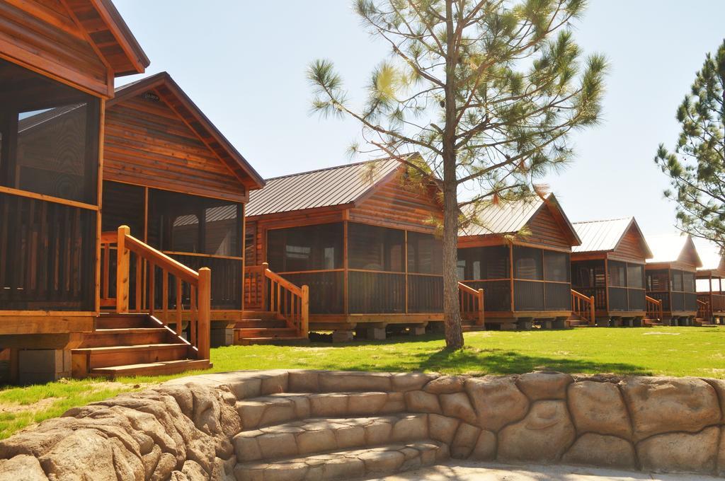 Rustic Creek Ranch Resort At North Jellystone Park Burleson Dış mekan fotoğraf
