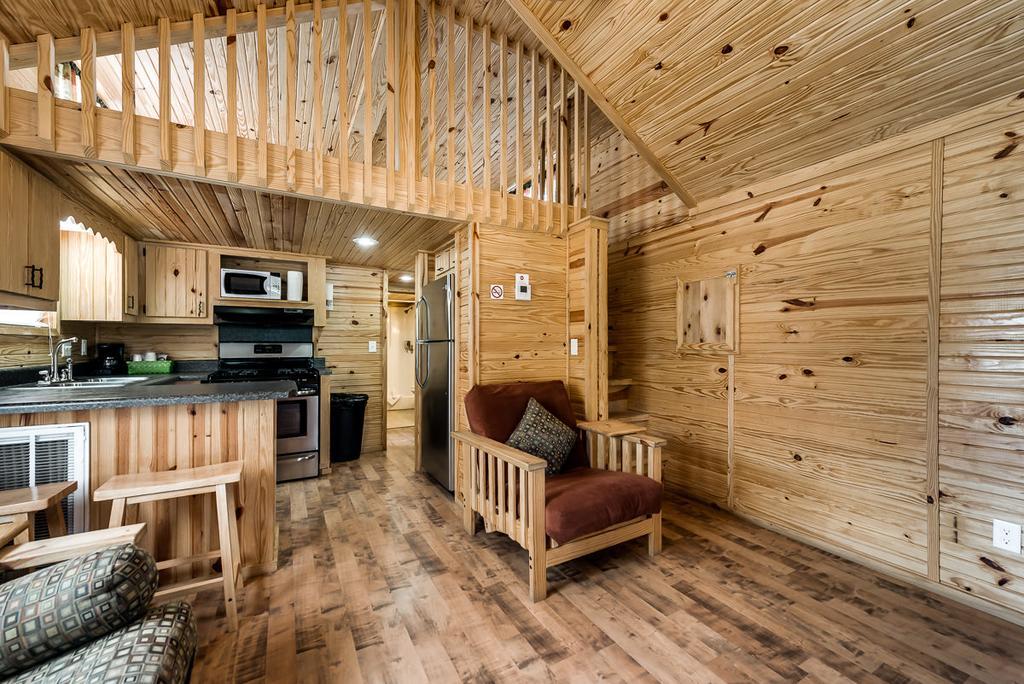 Rustic Creek Ranch Resort At North Jellystone Park Burleson Oda fotoğraf