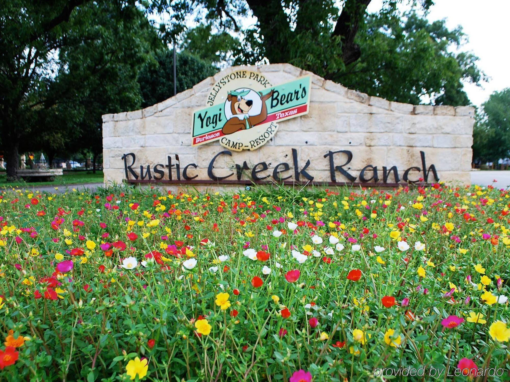 Rustic Creek Ranch Resort At North Jellystone Park Burleson Dış mekan fotoğraf