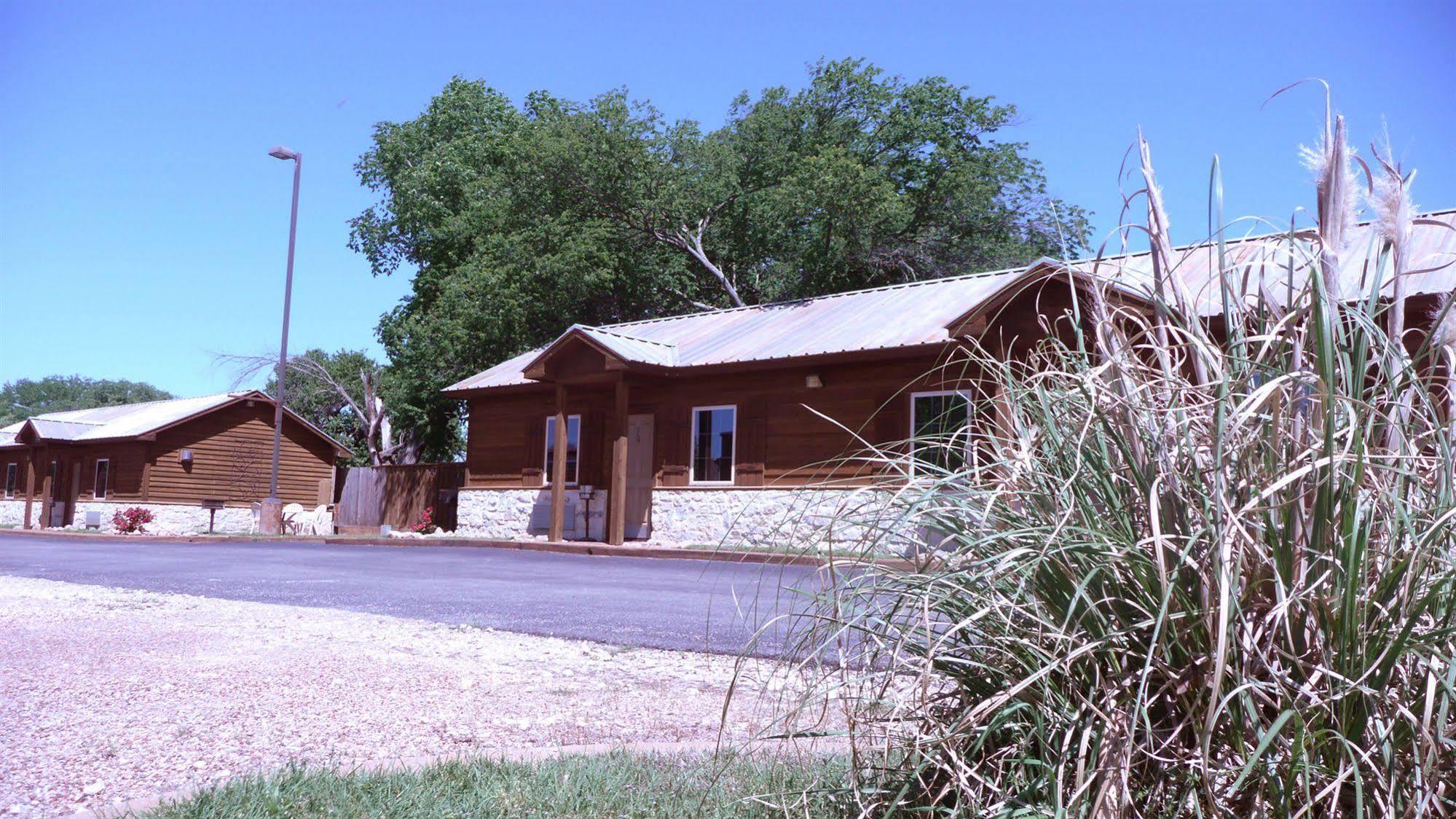 Rustic Creek Ranch Resort At North Jellystone Park Burleson Dış mekan fotoğraf