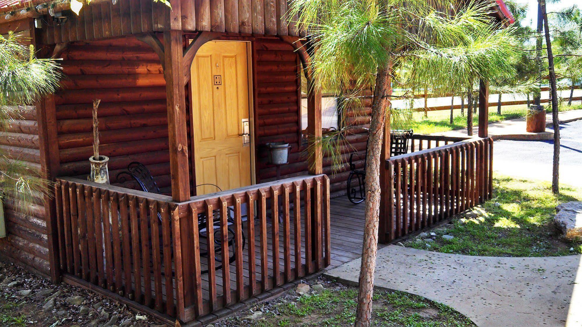 Rustic Creek Ranch Resort At North Jellystone Park Burleson Dış mekan fotoğraf