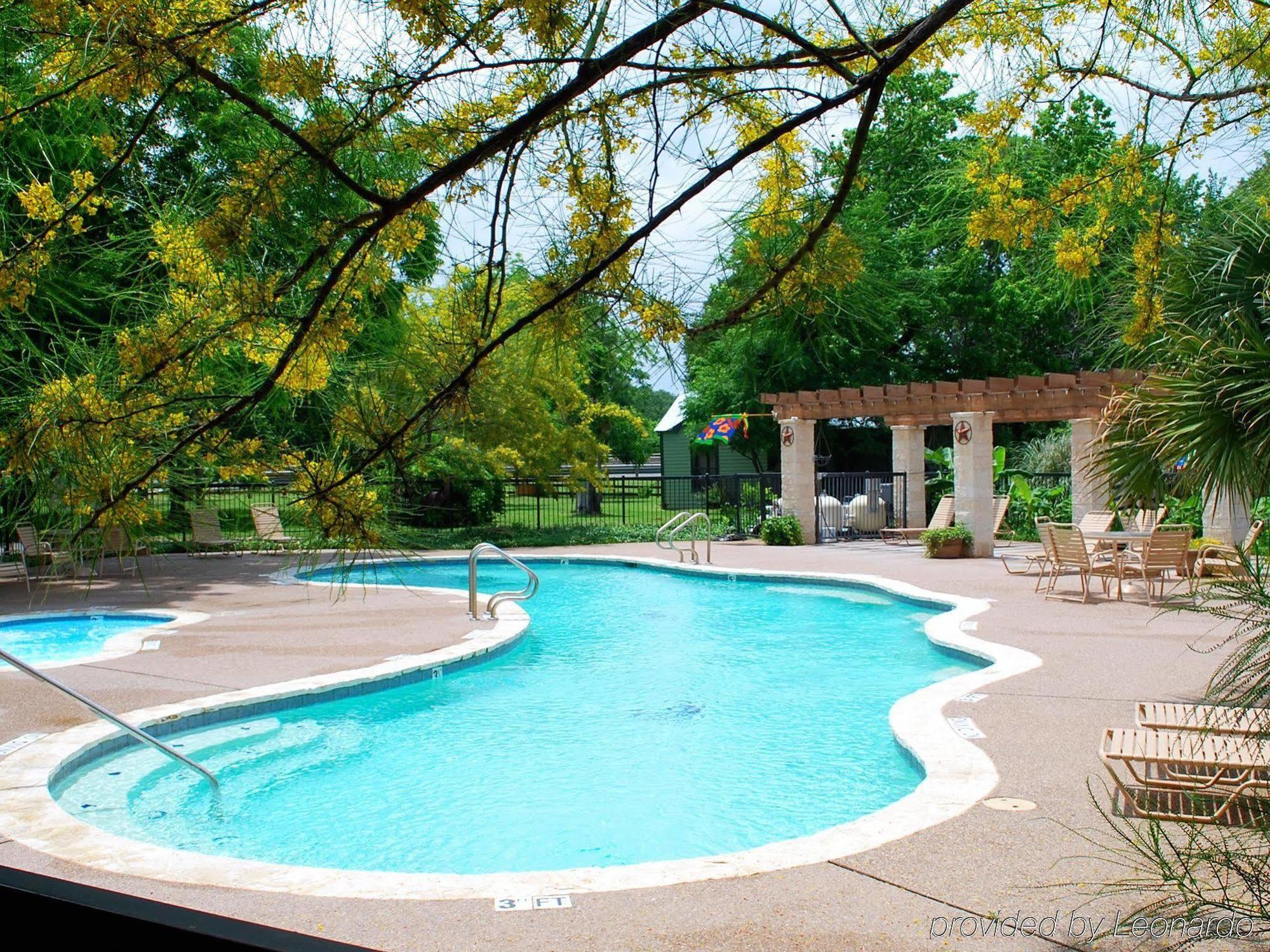 Rustic Creek Ranch Resort At North Jellystone Park Burleson Dış mekan fotoğraf