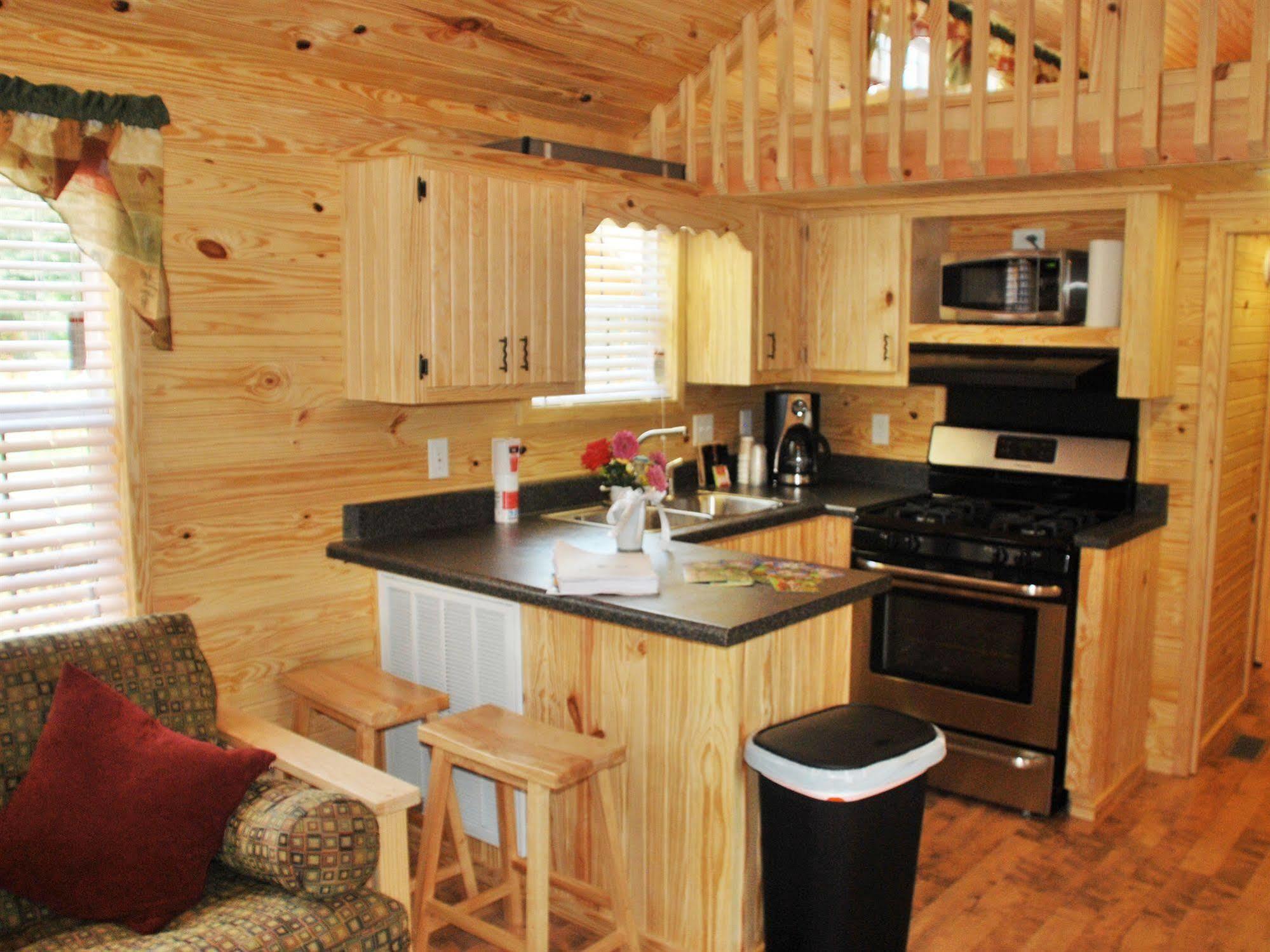 Rustic Creek Ranch Resort At North Jellystone Park Burleson Dış mekan fotoğraf