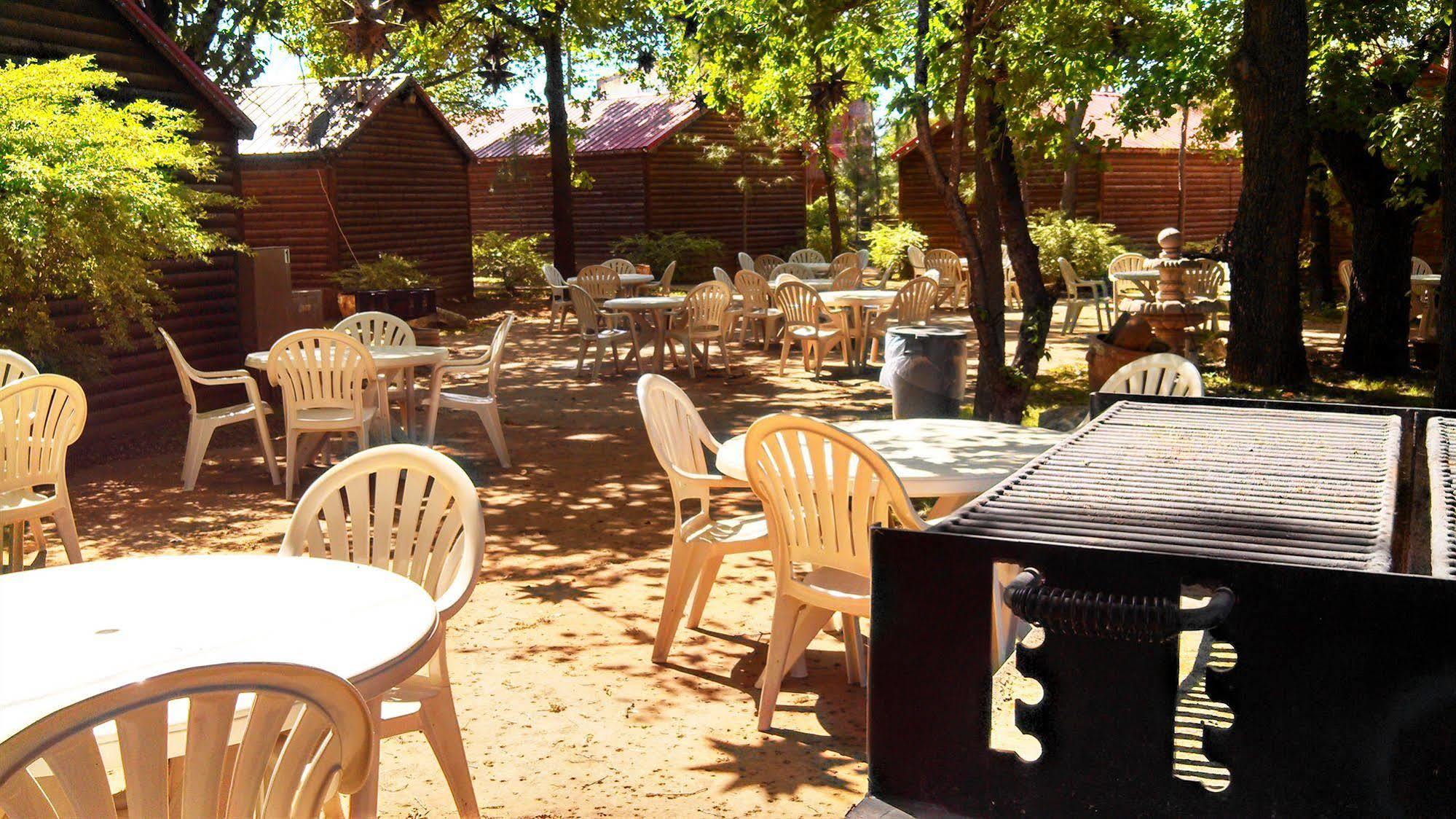 Rustic Creek Ranch Resort At North Jellystone Park Burleson Dış mekan fotoğraf