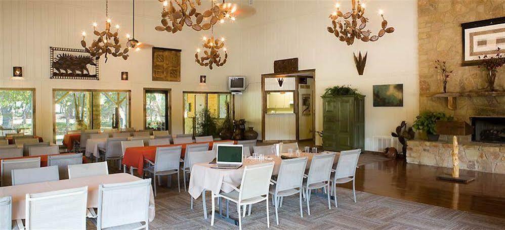 Rustic Creek Ranch Resort At North Jellystone Park Burleson Dış mekan fotoğraf